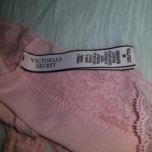 Victoria Secret - Picture 4 of 4